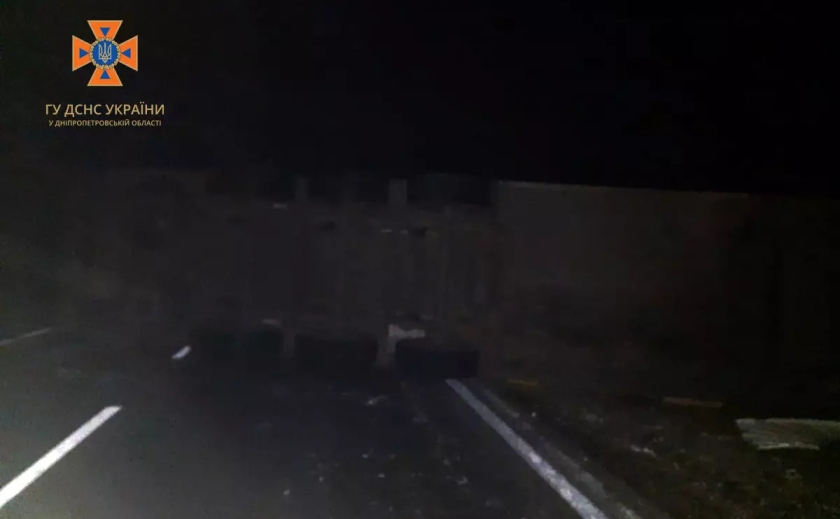 На Дніпропетровщині сталася автотроща: 21-річний водій опинився на землі, його заблокувала кабіна